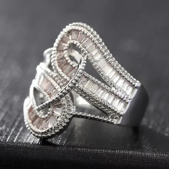 STERLING SILVER DIAMOND RING, CUTE RING, SHINY RING. - Picture 2 of 5